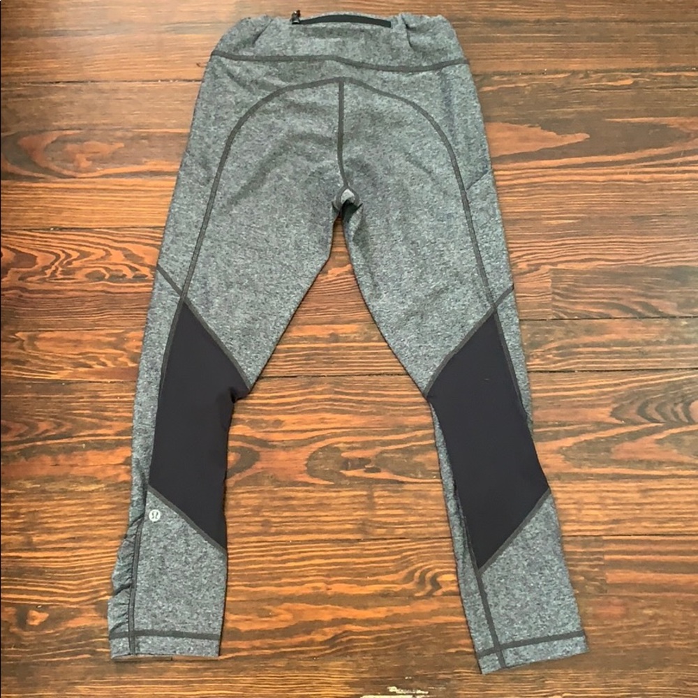 Size 6 Lululemon women’s leggings in grey